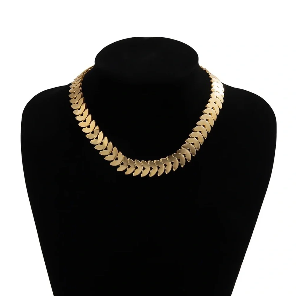 Gold color choker Necklace for women - Picture 4 of 6